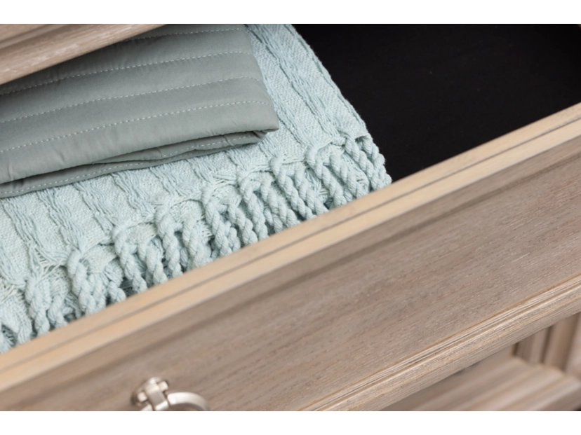 Jorlaina 9 Drawer Dresser
